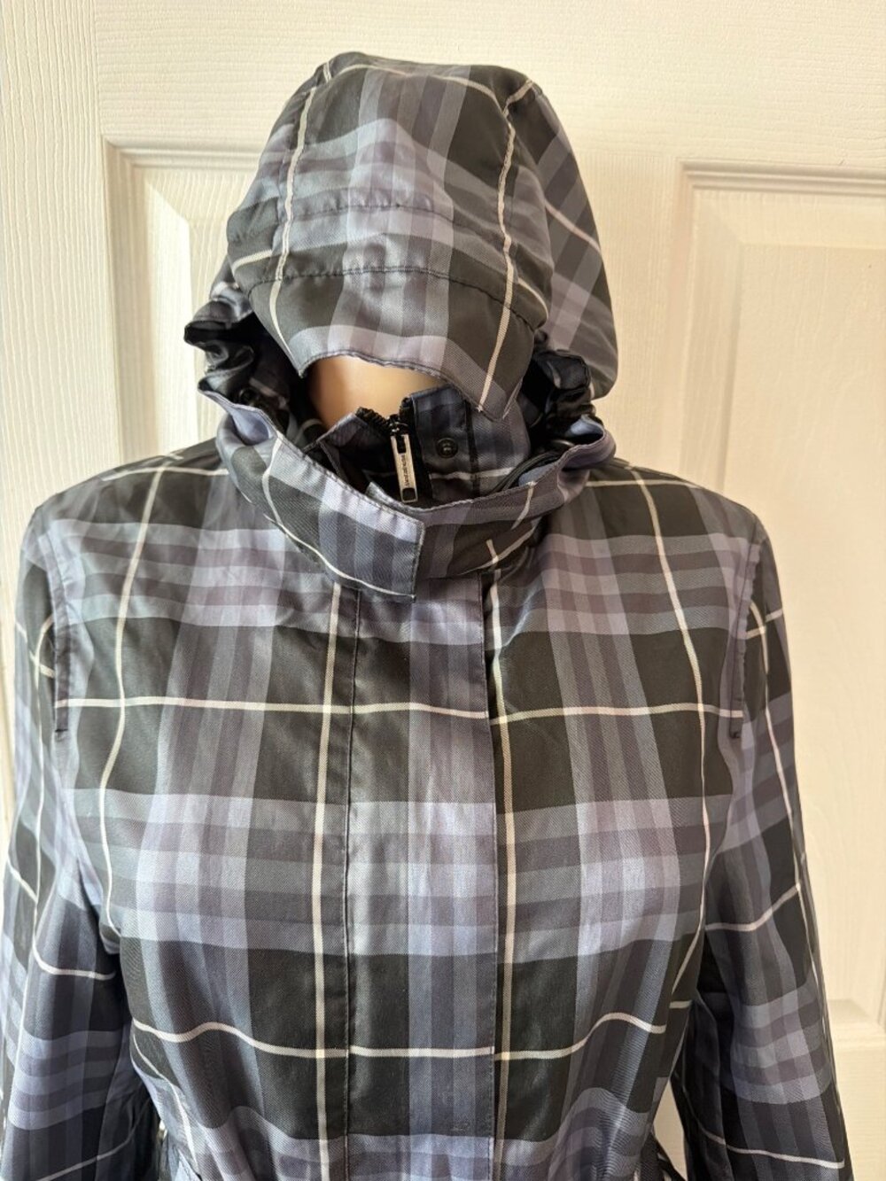 Burberry London Gray Plaid Hooded Belted Waterproof Raincoat Women's Sz L w/COA - Picture 6 of 16